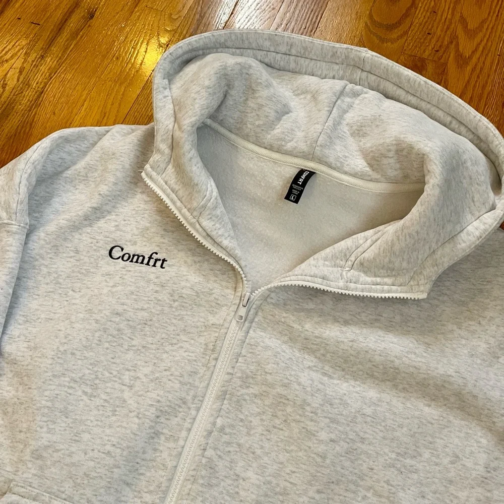 Comfrt Cloud Women's Gray Zip-Up Hoodie - Picture 7 of 8